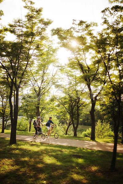 20대 남자 두명 성인 성인만 여자 한국인 JPG 포토 라이딩 미니벨로 사이클링 승차 야외 자전거도로 전신 주간 출근 탄천 퇴근
