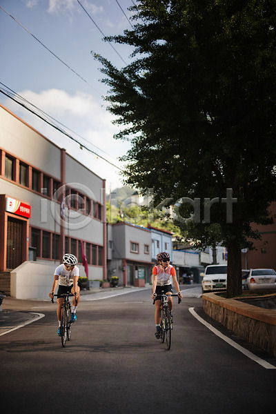 20대 남자 두명 성인 성인만 여자 한국인 JPG 앞모습 포토 강원도 도로 라이딩 로드자전거 마을 사이클링 승차 야외 전신 주간