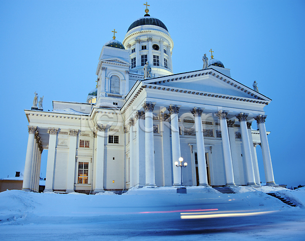 사람없음 JPG 포토 해외이미지 건물 겨울 교회 도심 스카이라인 야간 유럽 저녁 종교 파란색 핀란드 해외202004 헬싱키 흰색