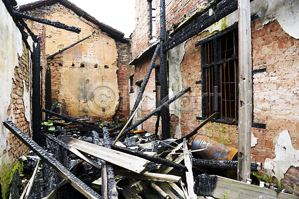 위험 사람없음 JPG 포토 해외이미지 건물 불 숯 주택 중국 해외202004 화상