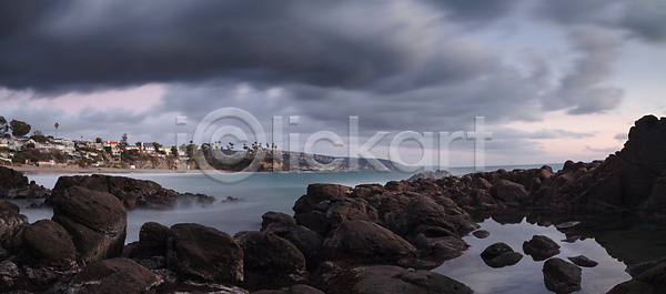 고급 침묵 휴식 사람없음 JPG 포토 해외이미지 공원 구름 나무 도시 만 물 손바닥 야간 야외 어둠 여행 일출 자연 저녁 전등 초승달 캘리포니아 태평양 파란색 폭풍 풍경 하늘 해외202004 해외포토 휴양지