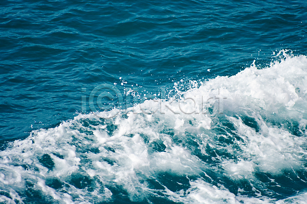 만족 부드러움 휴식 사람없음 JPG 포토 해외이미지 거품 내추럴 물 바다 바람 백그라운드 서핑 액체 여름(계절) 여행 자연 젖음 초록색 파도 파란색 표면 해외202004 휴가 흰색