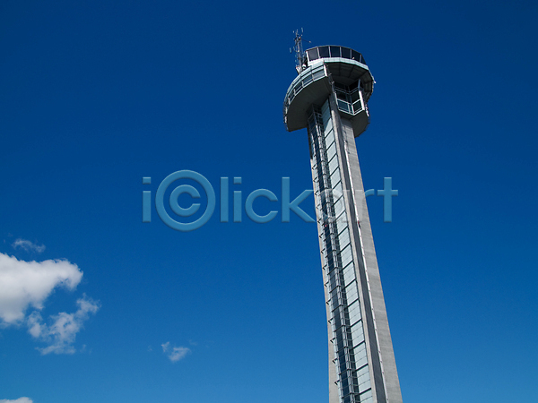 사람없음 JPG 포토 해외이미지 건축양식 공항 관찰 노르웨이 세로 스칸디나비아 여행 오슬로 유럽 제어 콘크리트 큼 탑 파란색 하늘 해외202004