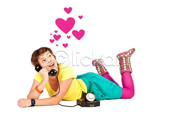 청춘(젊음) 행복 백인 사람 한명 JPG 포토 해외이미지 거짓말 말하기 미소(표정) 분홍색 옷 하트 해외202004 핸드폰