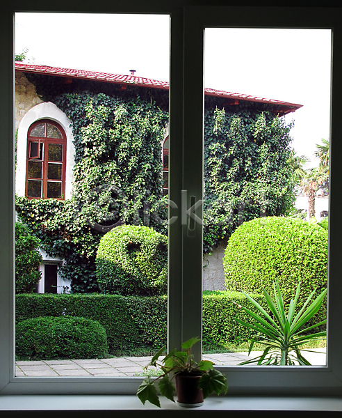 사람없음 JPG 포토 해외이미지 건물 꽃 식물 자연 정원 주택 창문 초록색 플랫 하트 해외202004 화단