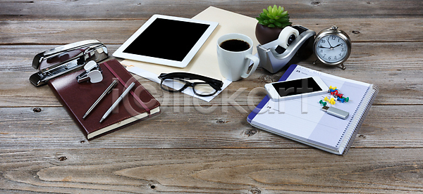사람없음 JPG 포토 해외이미지 교육 달력 모바일 목재 무선전화기 비즈니스 스마트폰 스테이플러 시계 시골 식물 안경 업무 오브젝트 종이 책상 커피 테이프 펜 폴더 해외202004 해외포토