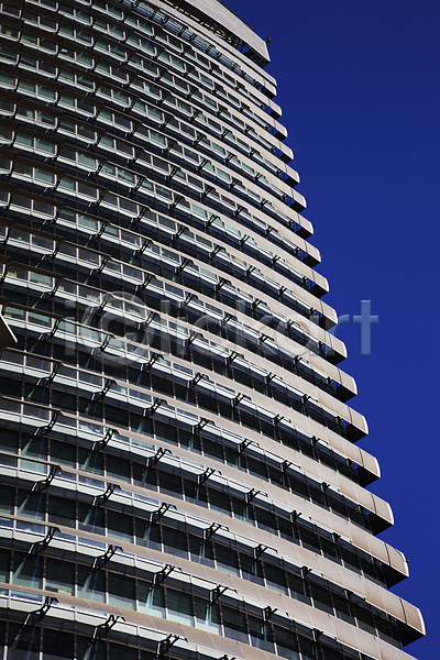 투자 사람없음 JPG 실루엣 포토 해외이미지 건물 건축양식 경영 금속 기술 도시 비즈니스 사무실 선 센터 스카이라인 유리 창문 철강 추상 컨셉 탑 태양 파란색 패턴 하늘 해외202004 회사