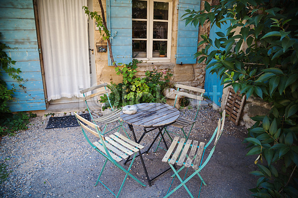 사람없음 JPG 포토 해외이미지 건물 건축양식 마을 바위 백그라운드 시골 여름(계절) 여행 옛날 유럽 전통 주택 창문 초록색 파란색 프랑스 프랑스어 프로방스 하늘 해외202004