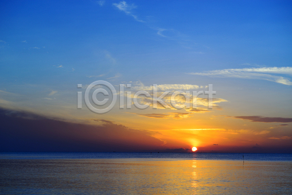 사람없음 JPG 포토 해외이미지 구름(자연) 바다 야외 일출 주간 태국 태양 풍경(경치) 하늘 해외202004
