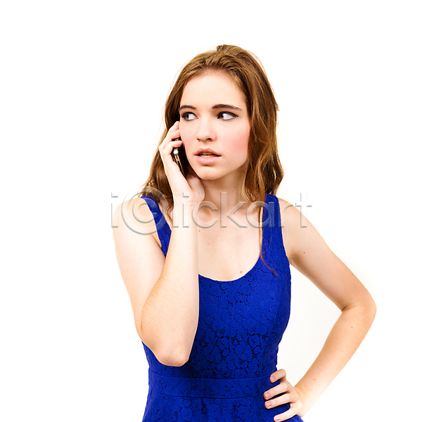 사람 여자 청소년 한명 JPG 포토 해외이미지 갈색머리 고립 대화 드레스 모델 유행 전화기 정사각형 컬러풀 파란색 해외202004 핸드폰 흰배경 흰색