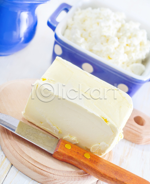 사람없음 JPG 포토 해외이미지 그릇 나무도마 나무배경 나이프 담기 버터 실내 치즈 해외202004