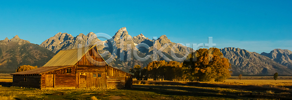 사람없음 JPG 포토 해외이미지 나무 날씨 산 상징 시골 야외 와이오밍 외양간 일출 파노라마 풍경 해외202004 해외포토