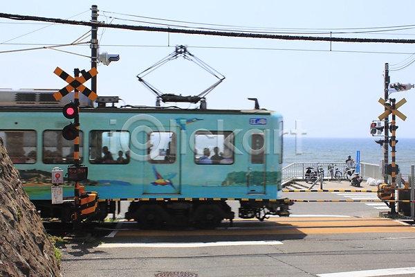 사람없음 JPG 포토 해외이미지 교통시설 기차 빛 선로 여행 전기 철 철강 파란색 하늘 해외202004