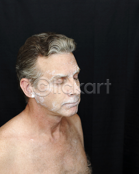 남자 사람 한명 JPG 포토 해외이미지 가면 건강 내추럴 돌봄 얇은 얼굴 점토 치료 탈의 표정 해외202004 흰색