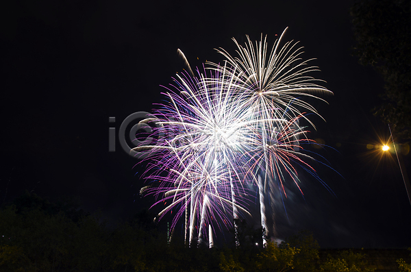 축하 사람없음 JPG 포토 해외이미지 넘어짐 놀람 도시 모양 불 빛 새해 스페인 유럽 축제 컬러풀 파티 폭발 하늘 해외202004