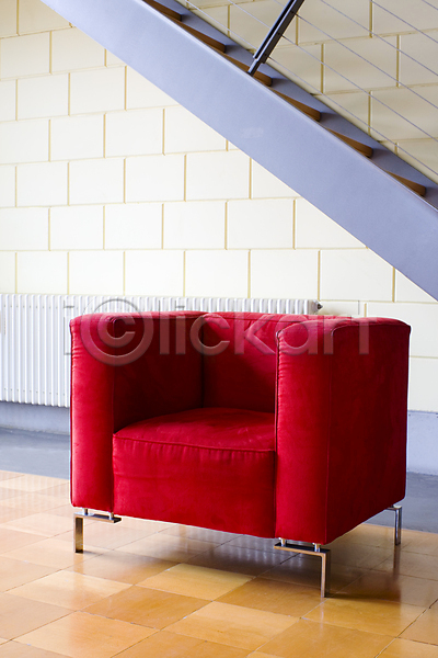 우아함 휴식 사람없음 JPG 포토 해외이미지 가구 가죽 계단 내부 디자인 방 빨간색 스타일 실내 아파트 안락 안락의자 의자 주택 해외202004 휴게실