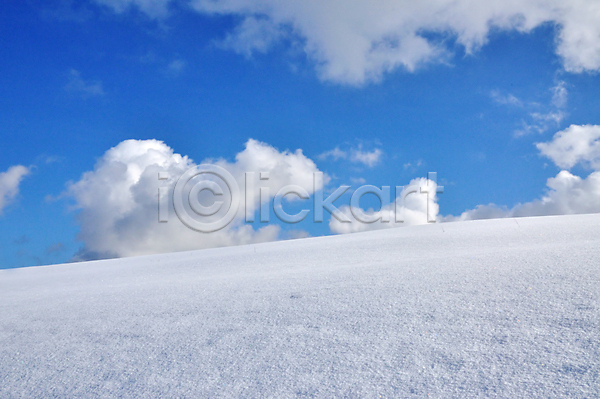 시원함 추위 사람없음 JPG 포토 해외이미지 겨울 경사 고도 구름(자연) 날씨 눈내림 백그라운드 뿌연 산 산악지대 시골 안개 야외 언덕 얼음 자연 추상 트래킹 파란색 패턴 풍경(경치) 하늘 하이킹 해외202004