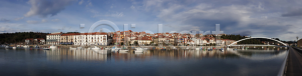 사람없음 JPG 포토 해외이미지 강 건물 도시 마을 맑음 물 보트 스페인 여행 운명 유럽 주택 타운 파노라마 포트 풍경 해외202004 해외포토