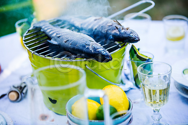 즐거움 사람없음 JPG 포토 그릴 레몬 생선구이 야외 접시 정원 주간 탁자 파티