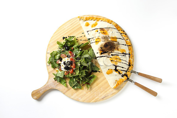 사람없음 JPG 포토 하이앵글 깔조네 나이프 도마 샐러드 서양음식 스튜디오촬영 실내 오브젝트 음식 포크 피자