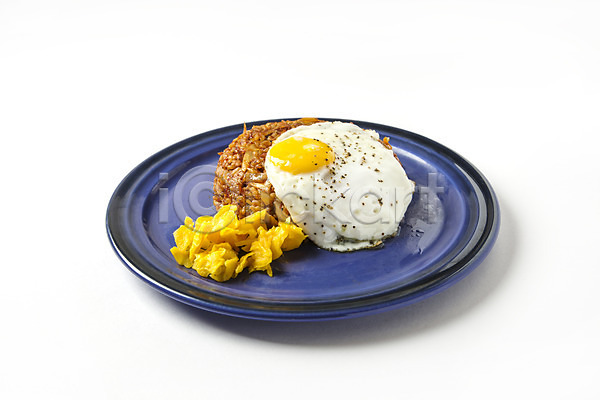 사람없음 JPG 포토 계란프라이 김치볶음밥 단무지 볶음밥 스튜디오촬영 실내 오브젝트 음식 접시 한식