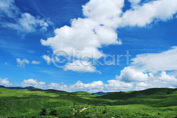 사람없음 JPG 포토 해외이미지 구름(자연) 백그라운드 시골 야외 언덕 자연 주간 풍경(경치) 하늘 해외202004