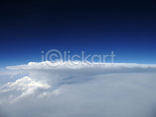 예측 사람없음 JPG 포토 해외이미지 구름(자연) 깊이 날씨 뇌우 세포 솜털 어둠 파란색 폭풍 해외202004 흰색