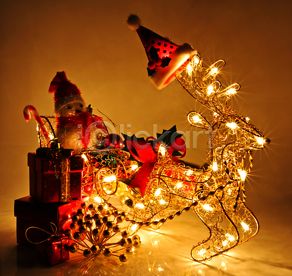 축하 사람없음 JPG 포토 해외이미지 계절 내추럴 눈사람 눈송이 동물 램프 반짝임 백그라운드 별 빛 빨간색 사슴 상자 새해 선물 순록 자연 장식 조명 종 직원 초록색 크리스마스 파티 해외202004 황금