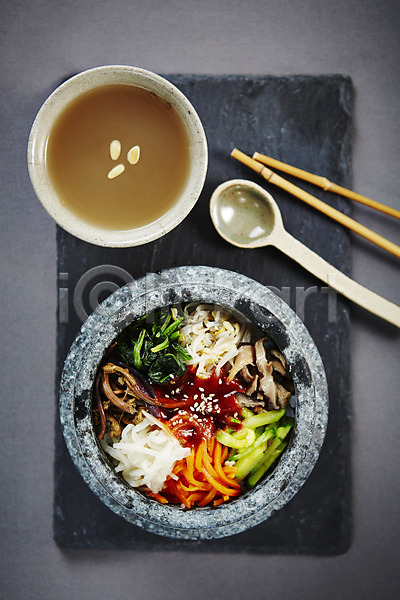 사람없음 JPG 포토 하이앵글 그릇 돌솥 돌솥비빔밥 비빔밥 숟가락 스튜디오촬영 식혜 실내 음식 젓가락 플랫레이 한식