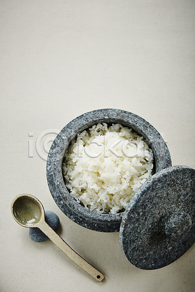 사람없음 JPG 포토 하이앵글 돌솥 돌솥밥 뚜껑 수저받침대 숟가락 스튜디오촬영 실내 쌀밥 음식 플랫레이 한식