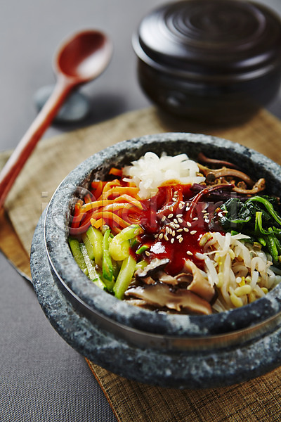 사람없음 JPG 포토 나무젓가락 돌솥 돌솥비빔밥 비빔밥 삼베 수저받침대 스튜디오촬영 실내 음식 한식