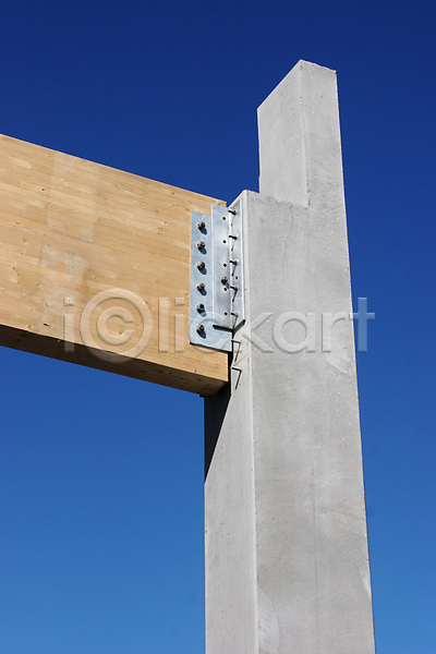 새로움 사람없음 JPG 포토 해외이미지 건물 계약자 고층빌딩 기둥 맑음 볼트 비즈니스 시멘트 주택 처음 콘크리트 하늘 해외202004