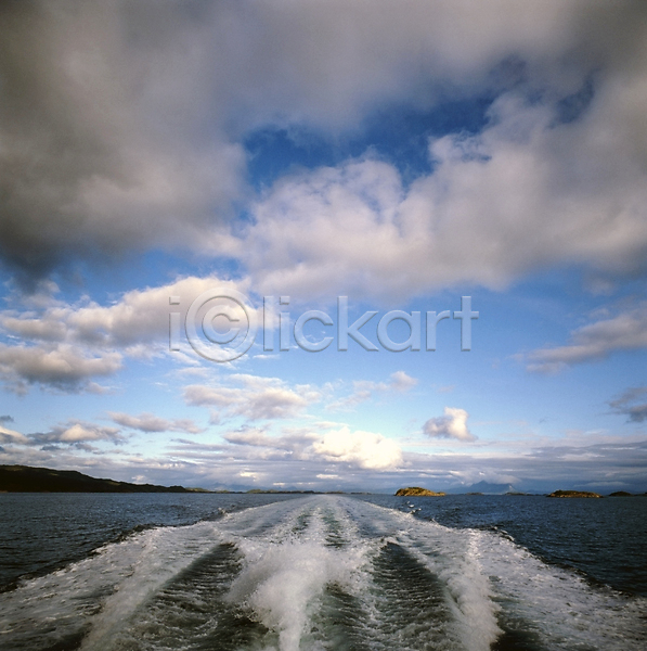 사람없음 JPG 포토 해외이미지 교통시설 구름(자연) 노르웨이 바다 보트 섬 속도 여행 여행객 파도 해외202004