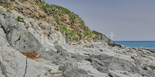평화 휴식 사람없음 JPG 포토 해외이미지 명상 모래 묘사 물 바다 산 암초 이탈리아 자연 크리스탈 투명 파노라마 파도 풍경(경치) 해외202004