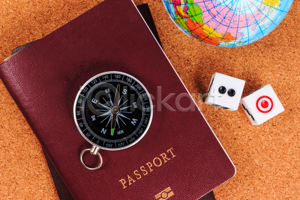 사람없음 JPG 포토 해외이미지 나침반 실내 여권 여행 오브젝트 주사위 해외202004