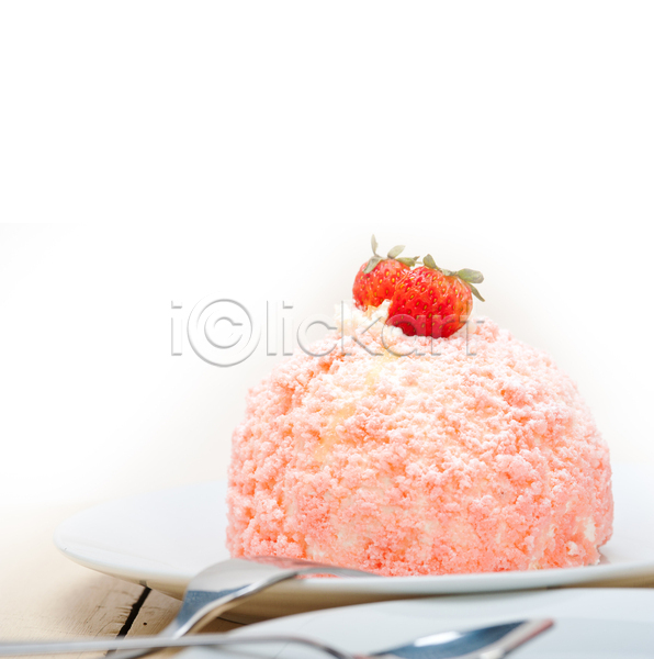 달콤 사람없음 JPG 포토 해외이미지 딸기 딸기케이크 분홍색 생크림 접시 카피스페이스 케이크 해외202004