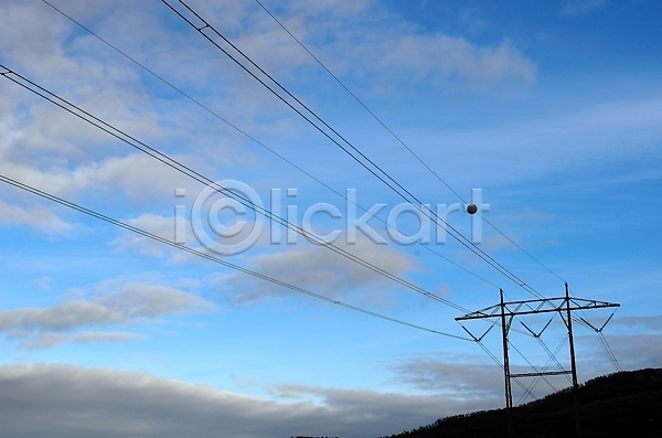 사람없음 JPG 포토 해외이미지 검은색 구름(자연) 금속 산 선 파란색 풍경(경치) 하늘 해외202004 흐림 힘