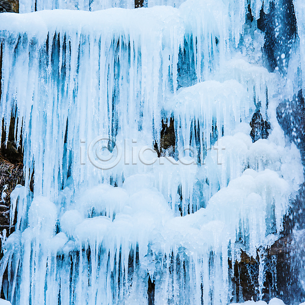 시원함 신선 추위 사람없음 JPG 포토 해외이미지 겨울 계절 고드름 날씨 남극 냉동 동굴 물 백그라운드 벽지 북극 빙하 빛 산 서리 액체 얼음 유리 자연 질감 창문 추상 크리스탈 투명 파란색 패턴 폭포 해외202004 흰색