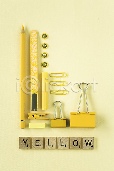 사람없음 JPG 포토 노란색 백그라운드 색연필 스튜디오촬영 실내 오브젝트 집게 칼 클립 펜 필기구 학용품