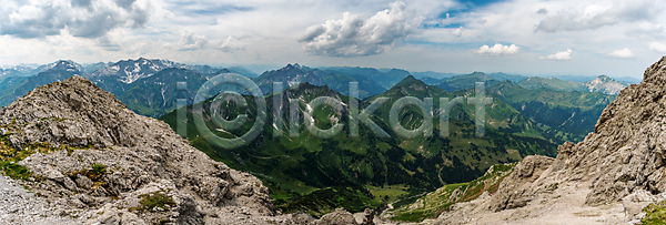 여유 휴식 사람없음 JPG 포토 해외이미지 가을 구름 내추럴 단절 맑음 미소 배낭 산 서기 시골 알프스 야외 여름 여행 자연 장비 천국 초록색 파란색 하이킹 해외202004 해외포토 햇빛 휴가