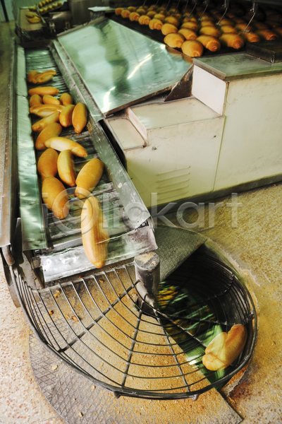 사람없음 JPG 포토 해외이미지 공장 기계 빵 실내 컨베어밸트 컨베이어 해외202004