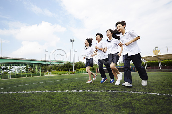 경쟁 열정 10대 남자 십대만 여러명 여자 중학생 한국인 JPG 포토 교복 남중생 남학생 달리기 야외 여중생 여학생 운동장 전신 주간 친구 학생
