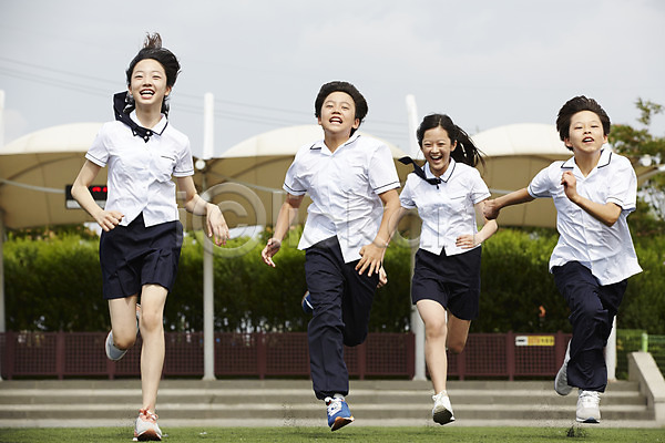 경쟁 열정 10대 남자 십대만 여러명 여자 중학생 한국인 JPG 앞모습 포토 교복 남중생 남학생 달리기 미소(표정) 야외 여중생 여학생 운동장 운동화 전신 주간 친구 학생