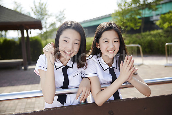 다정 우정 10대 두명 십대여자만 여자 여자만 중학생 한국인 JPG 앞모습 포토 교복 난간 미소(표정) 박수 상반신 야외 여중생 응원 주간 주먹 친구 파이팅 학생