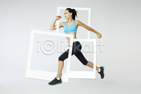 역동적 서양인 성인 여자 한명 JPG 편집이미지 달리기 디지털아트 사진필름 운동 운동복 전신 콜라주 폴라로이드사진 프레임