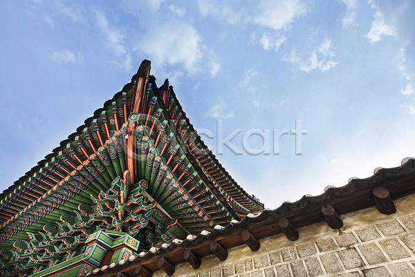 사람없음 JPG 포토 건축 구름(자연) 궁전 기와 담장 서울 야외 전통 종로 주간 지붕 지붕처마 창경궁 처마 하늘