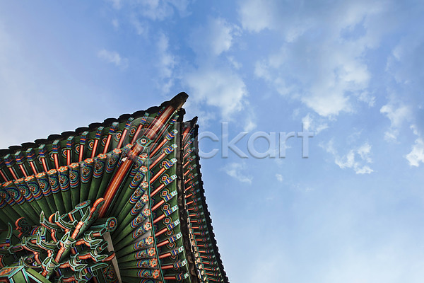 사람없음 JPG 포토 건축 구름(자연) 궁전 기와 서울 야외 전통 종로 주간 지붕 지붕처마 창경궁 처마 하늘