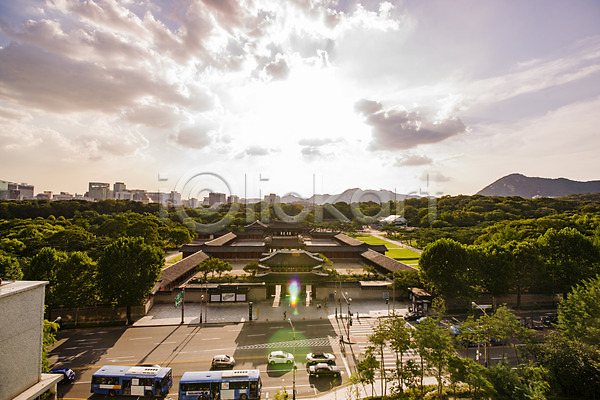 사람없음 JPG 포토 건축 구름(자연) 궁전 나무 도로 버스 산 서울 야외 전통 종로 창경궁 풍경(경치) 하늘