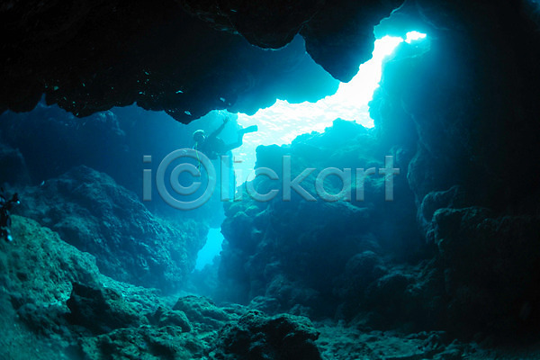 사람없음 JPG 포토 동굴 바다 바닷속 바위(돌) 수중 수중동물 수중사진 일본 풍경(경치)