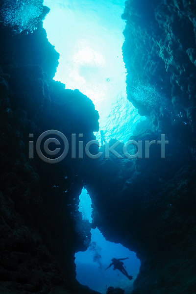 사람 한명 JPG 포토 동굴 바다 바닷속 바위(돌) 수중 수중사진 일본 잠수부 풍경(경치)